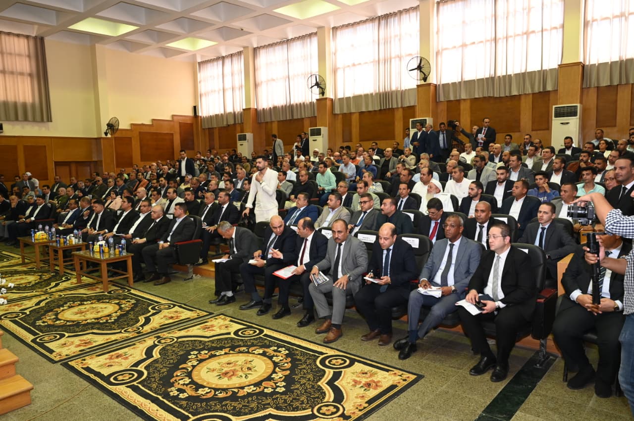 الوزير في لقاء مع مستثمري محافظة الدقهلية
