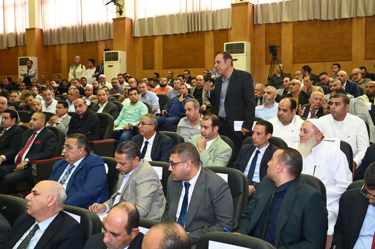 الوزير في لقاء مع مستثمري محافظة الدقهلية