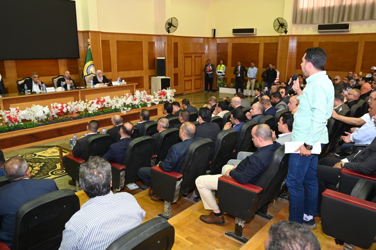 الوزير في لقاء مع مستثمري محافظة الدقهلية