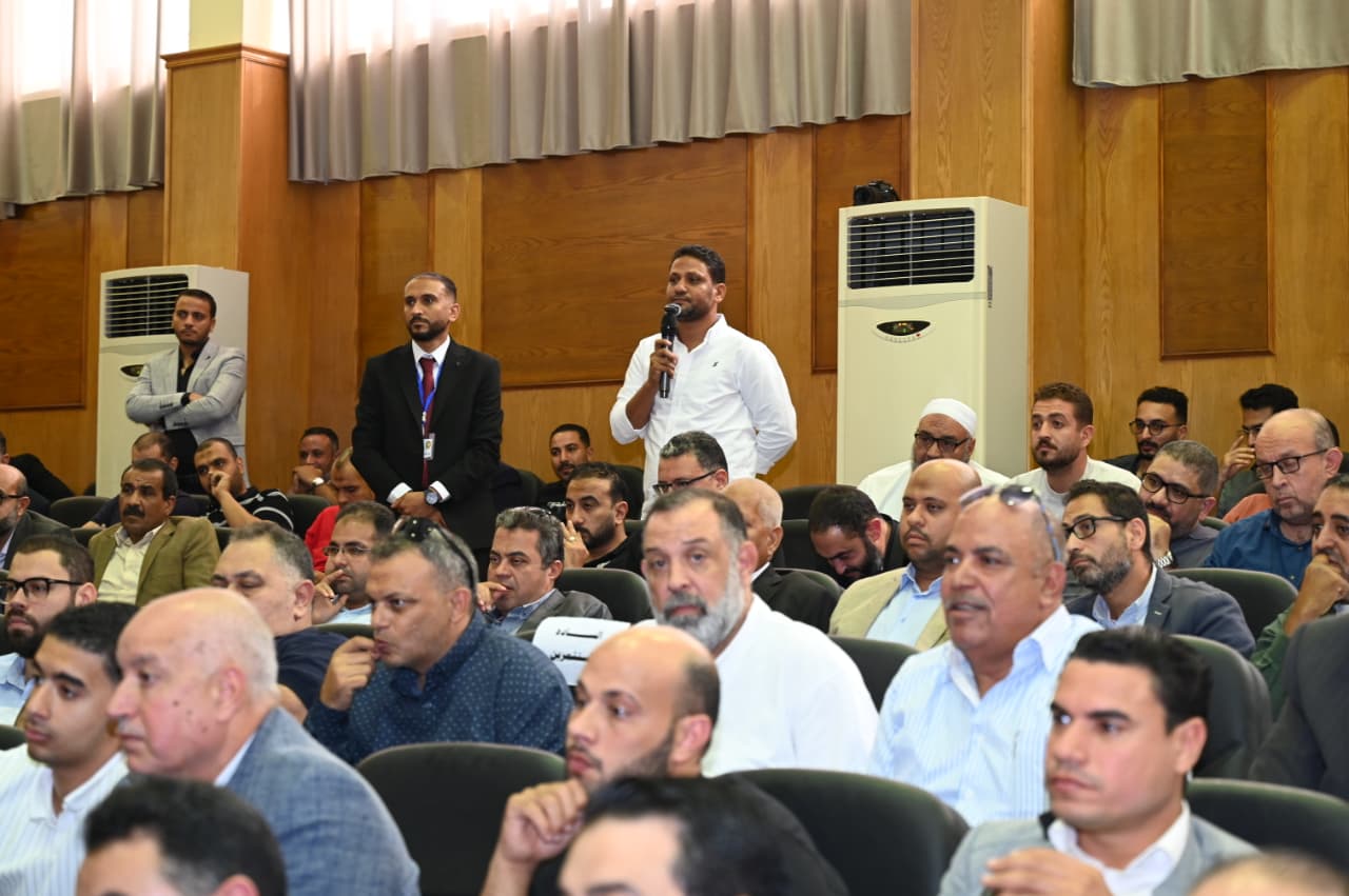 الوزير في لقاء مع مستثمري محافظة الدقهلية