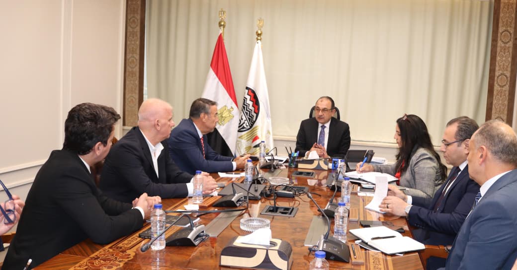 وزير قطاع الأعمال يستقبل رئيس مجموعة اروجلو العالمية