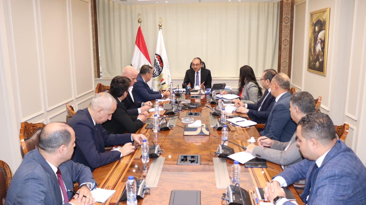 وزير قطاع الأعمال يستقبل رئيس مجموعة اروجلو العالمية