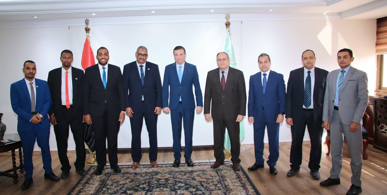 وزير الزراعة مع نظيره السوداني