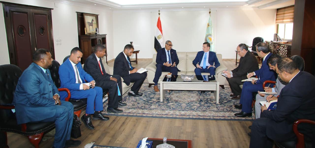 وزير الزراعة مع نظيره السوداني