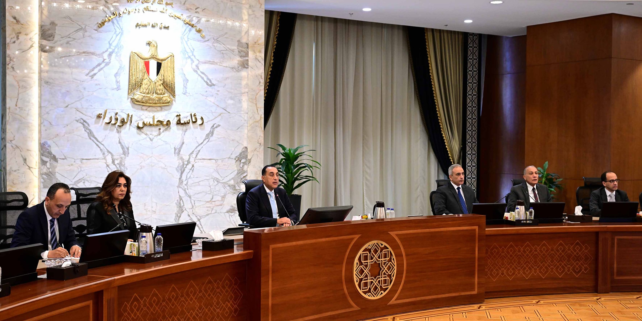 رئيس الوزراء يترأس اجتماع مجلس المحافظين