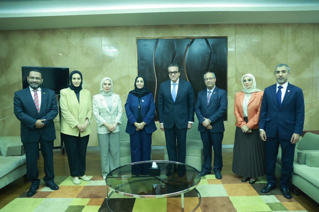 وزير الصحة يلتقي نظيرته البحرينية