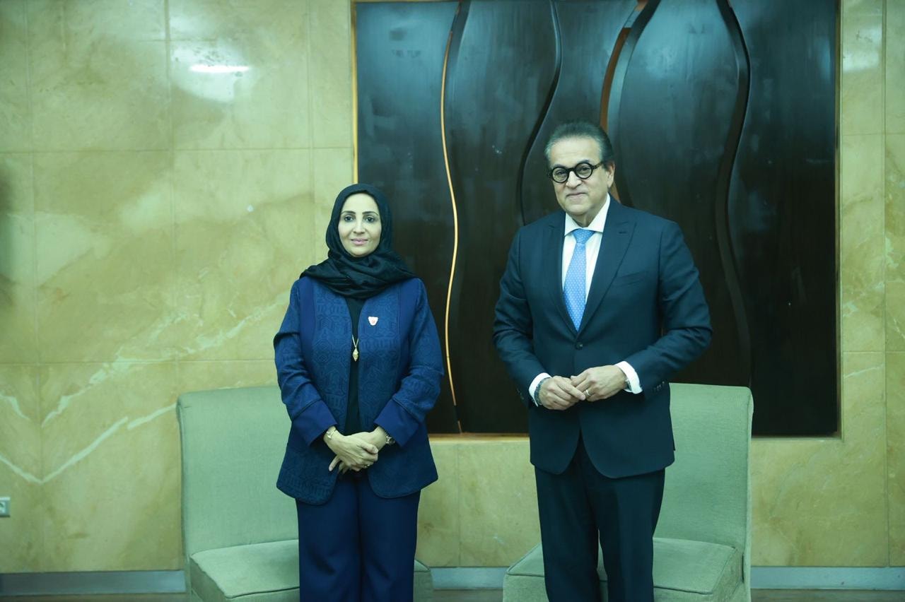 وزير الصحة يلتقي نظيرته البحرينية