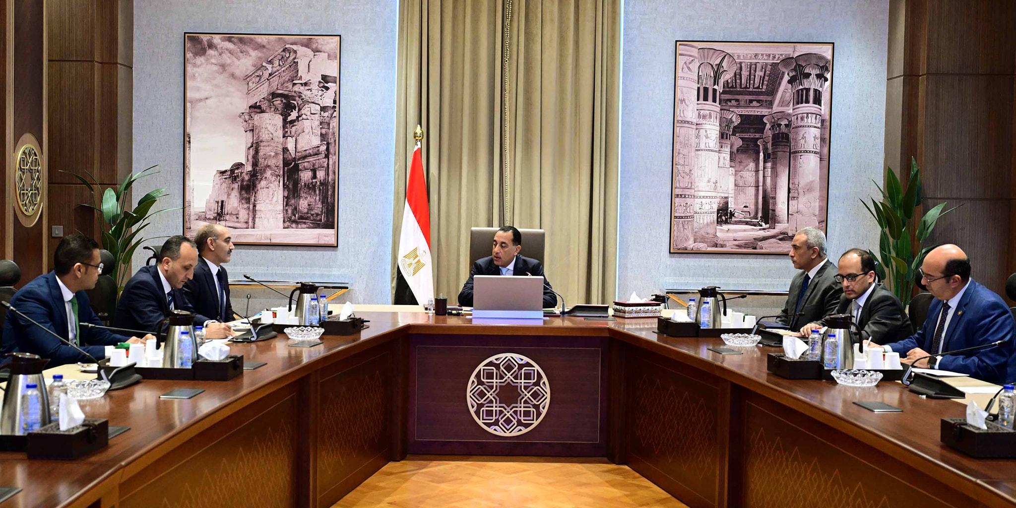 مدبولي يجتمع مع الرئيس التنفيذي لوكالة الفضاء المصرية