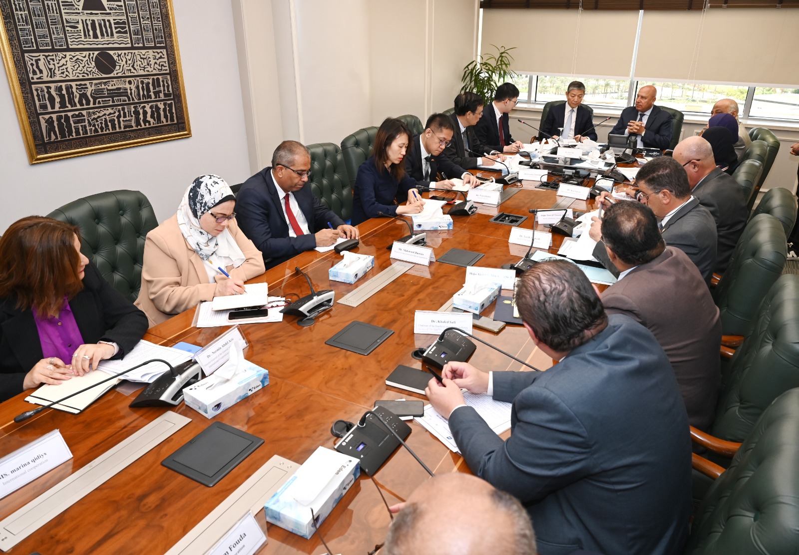 وزير الصناعة والنقل يعقد اجتماعًا مع السفير الصيني
