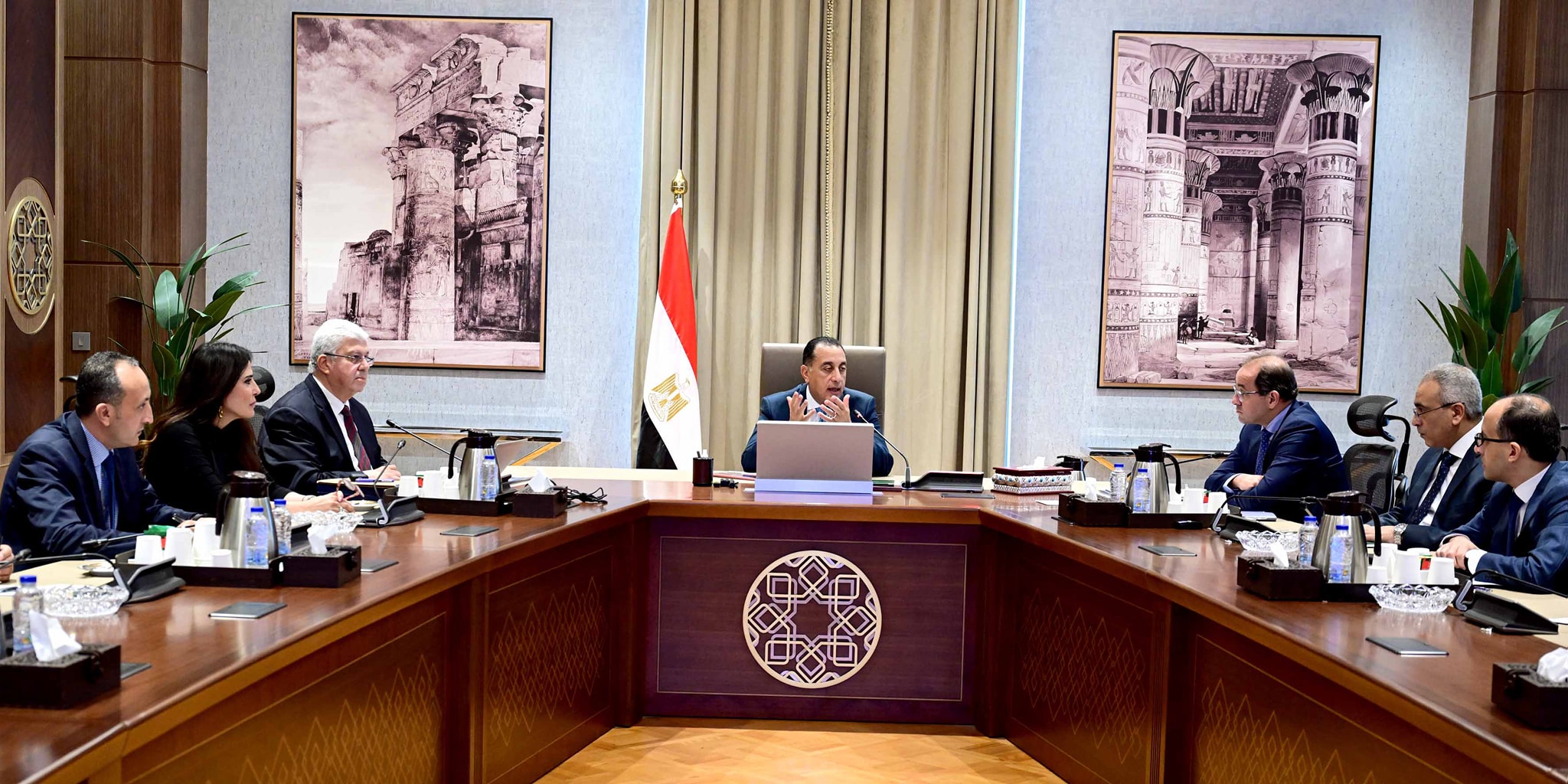 رئيس الوزراء يجتمع مع وزيري التعليم العالي والمالية