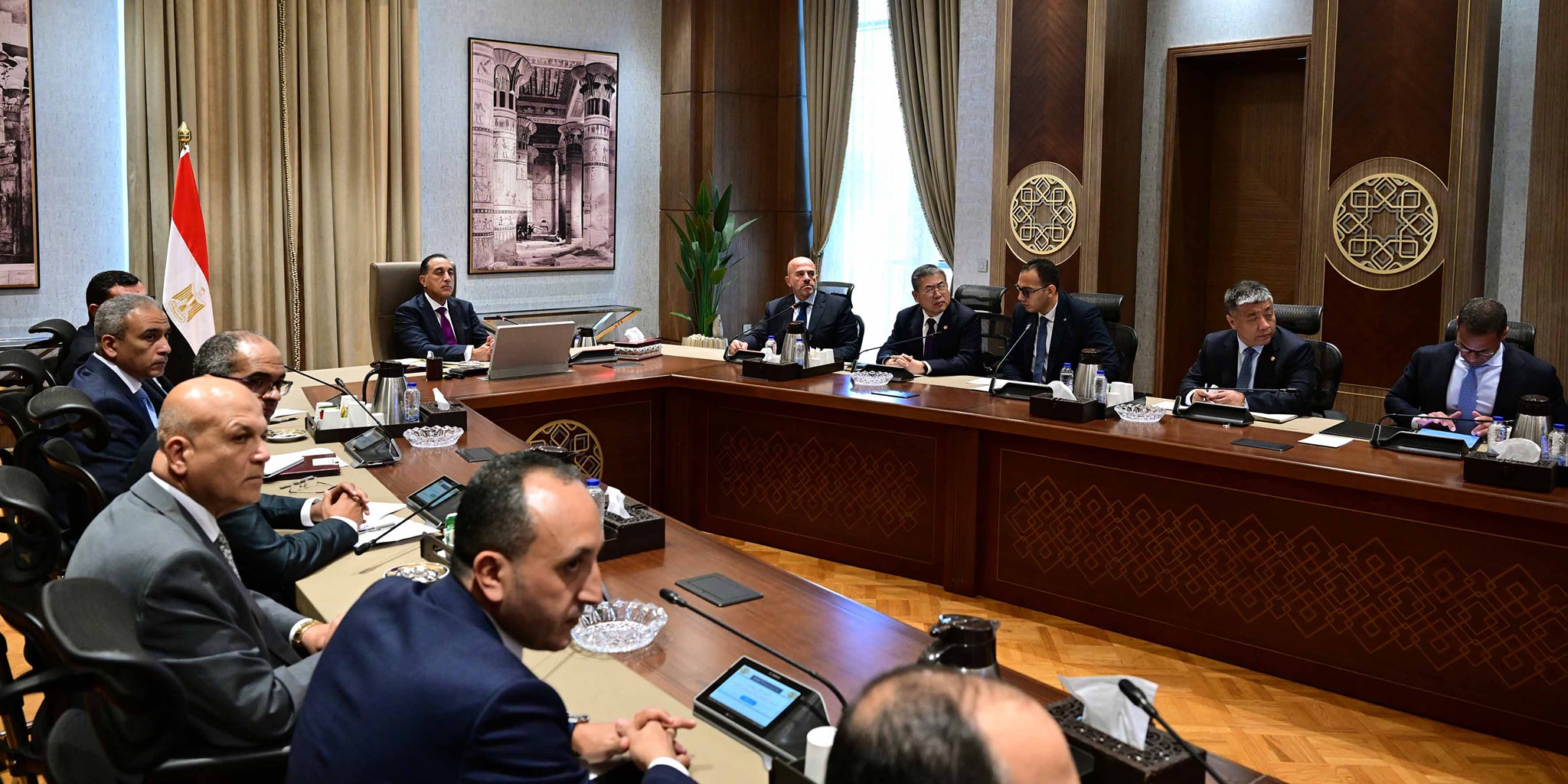 رئيس الوزراء يلتقي نائب رئيس مجموعة سيتك الصينية