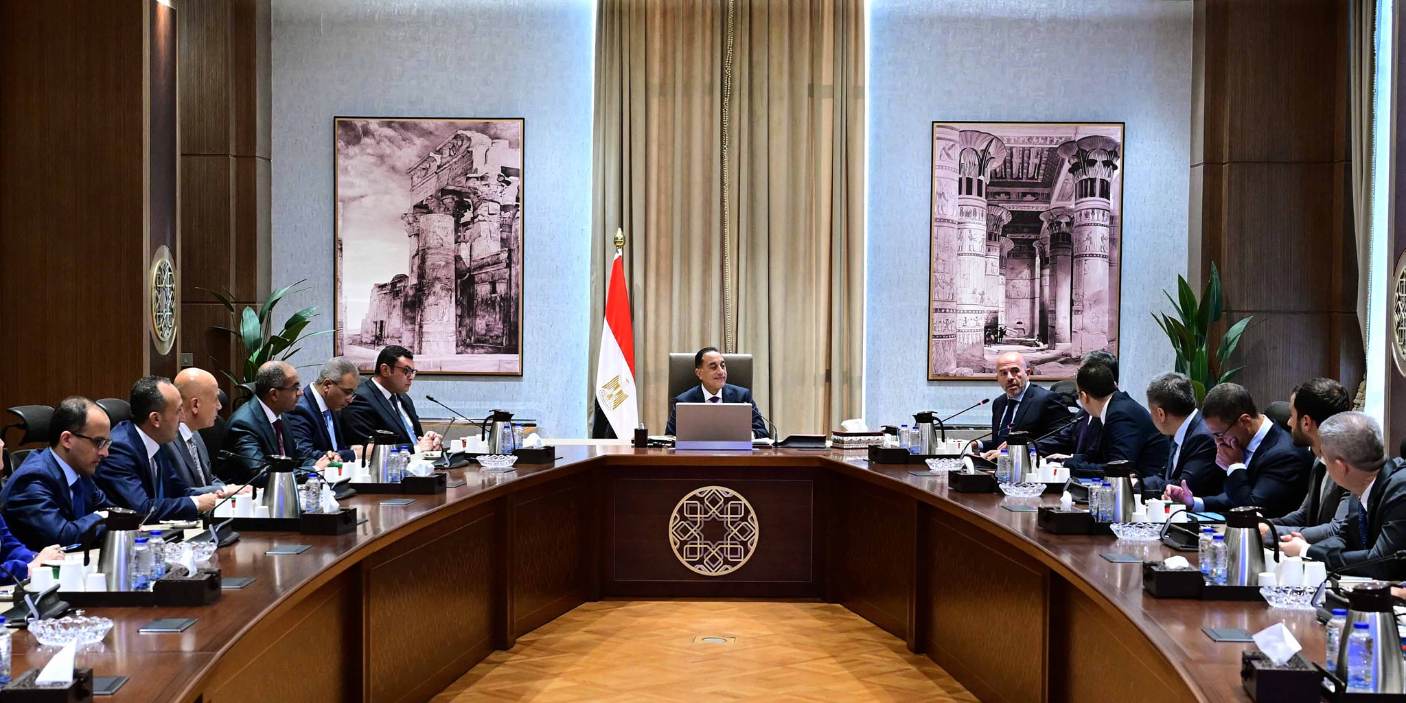 رئيس الوزراء يلتقي نائب رئيس مجموعة سيتك الصينية
