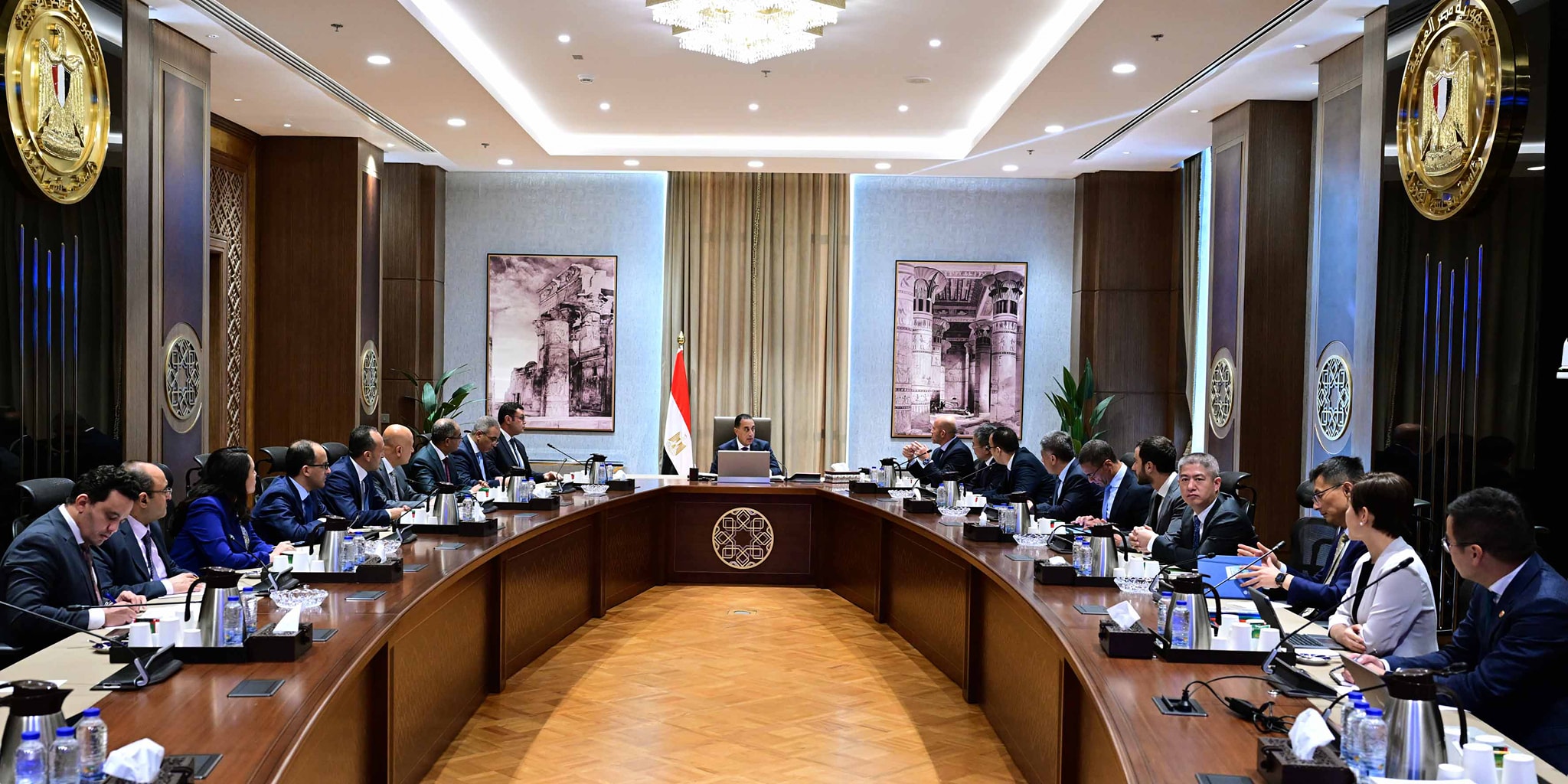 رئيس الوزراء يلتقي نائب رئيس مجموعة سيتك الصينية