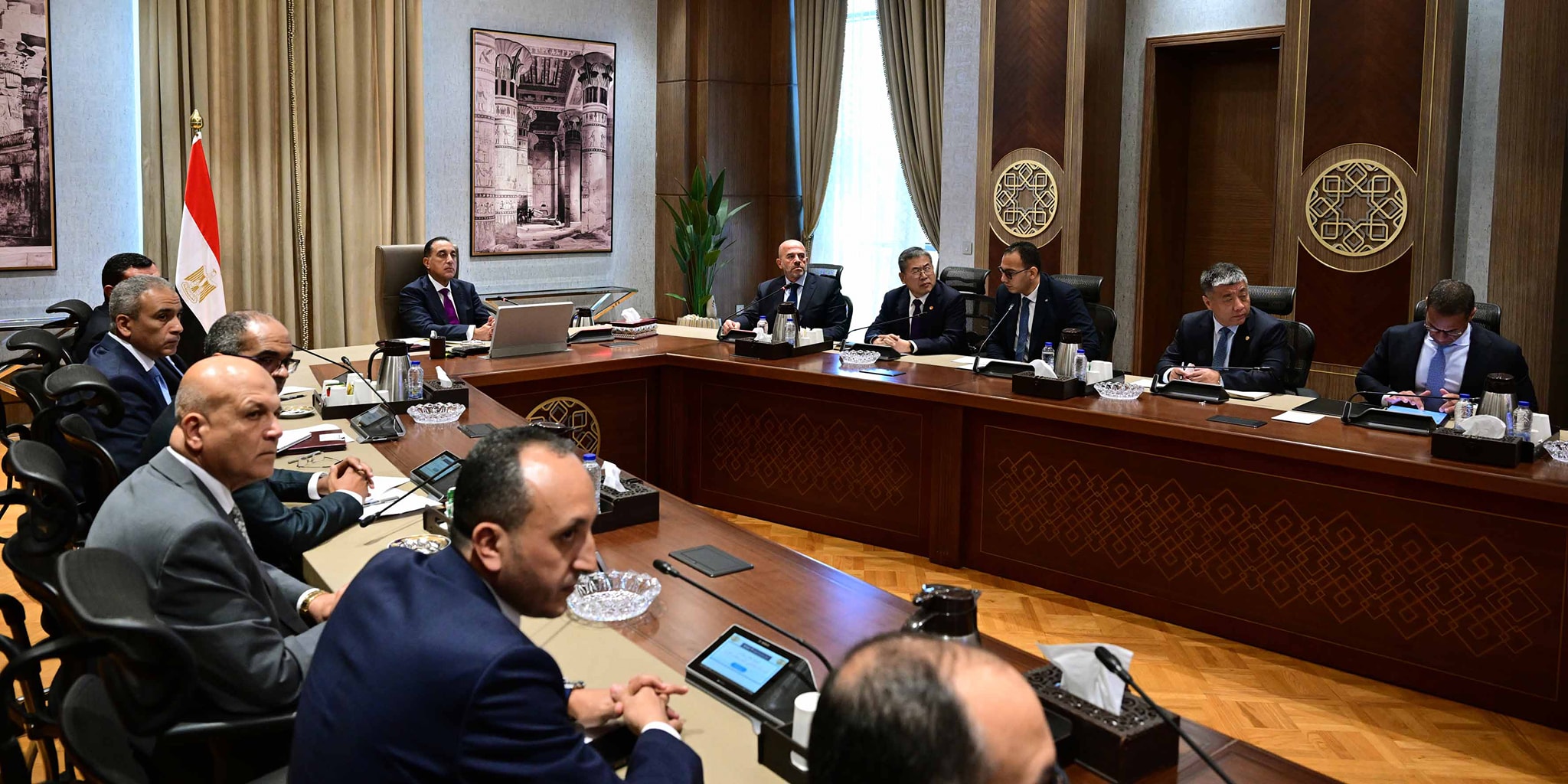 رئيس الوزراء يلتقي نائب رئيس مجموعة سيتك الصينية