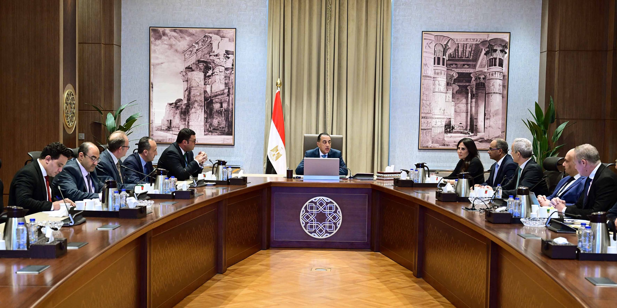 رئيس الوزراء يلتقي الرئيس التنفيذي لشركة أكوا باور