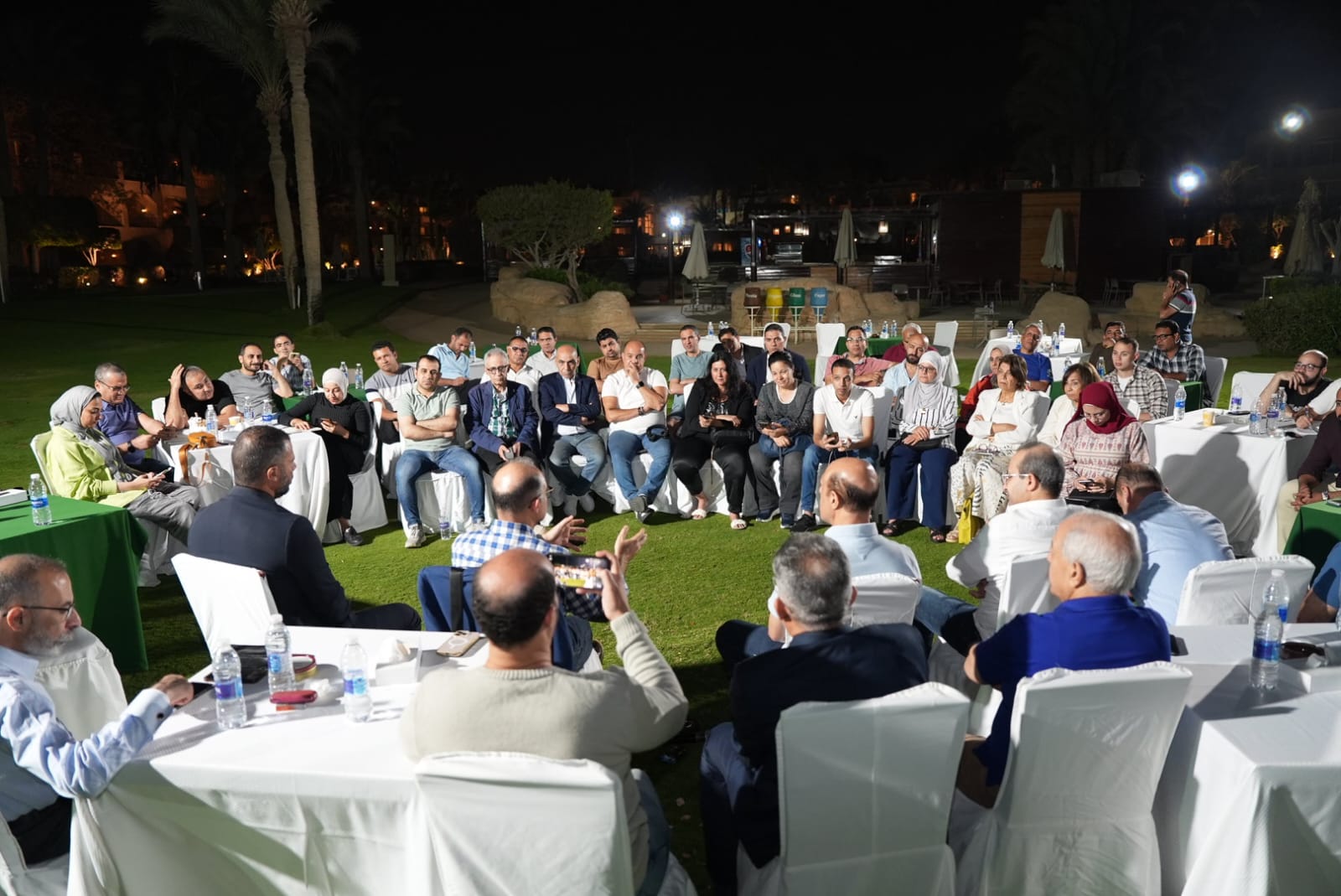 رئيس هيئة الرقابة المالية يلتقي بالمحررين الاقتصاديين