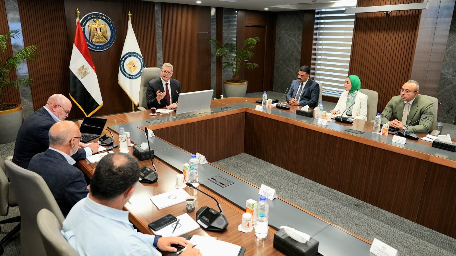 وزير البترول يلتقي وفد من شركات التعدين الأسترالية