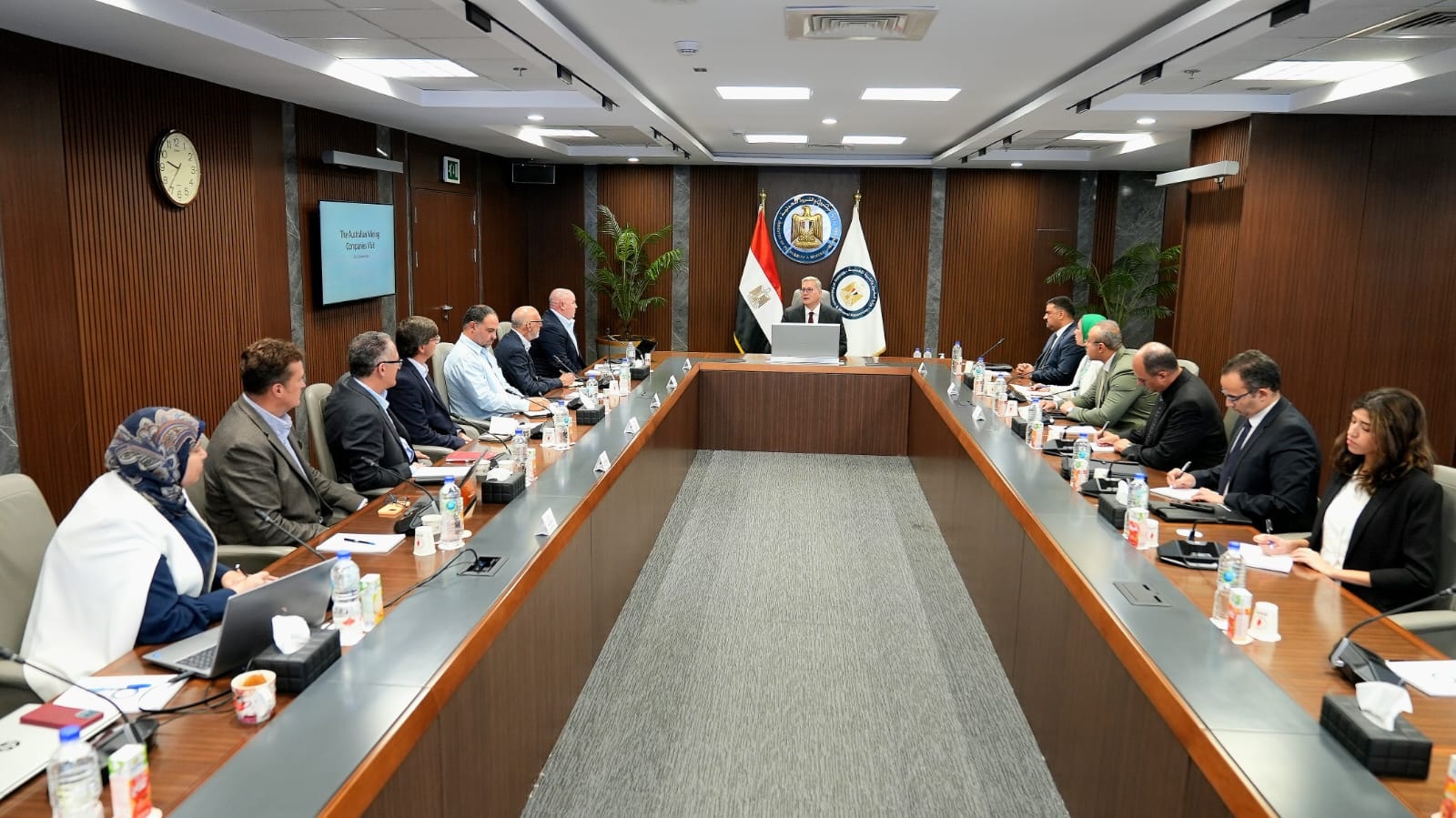 وزير البترول يلتقي وفد من شركات التعدين الأسترالية