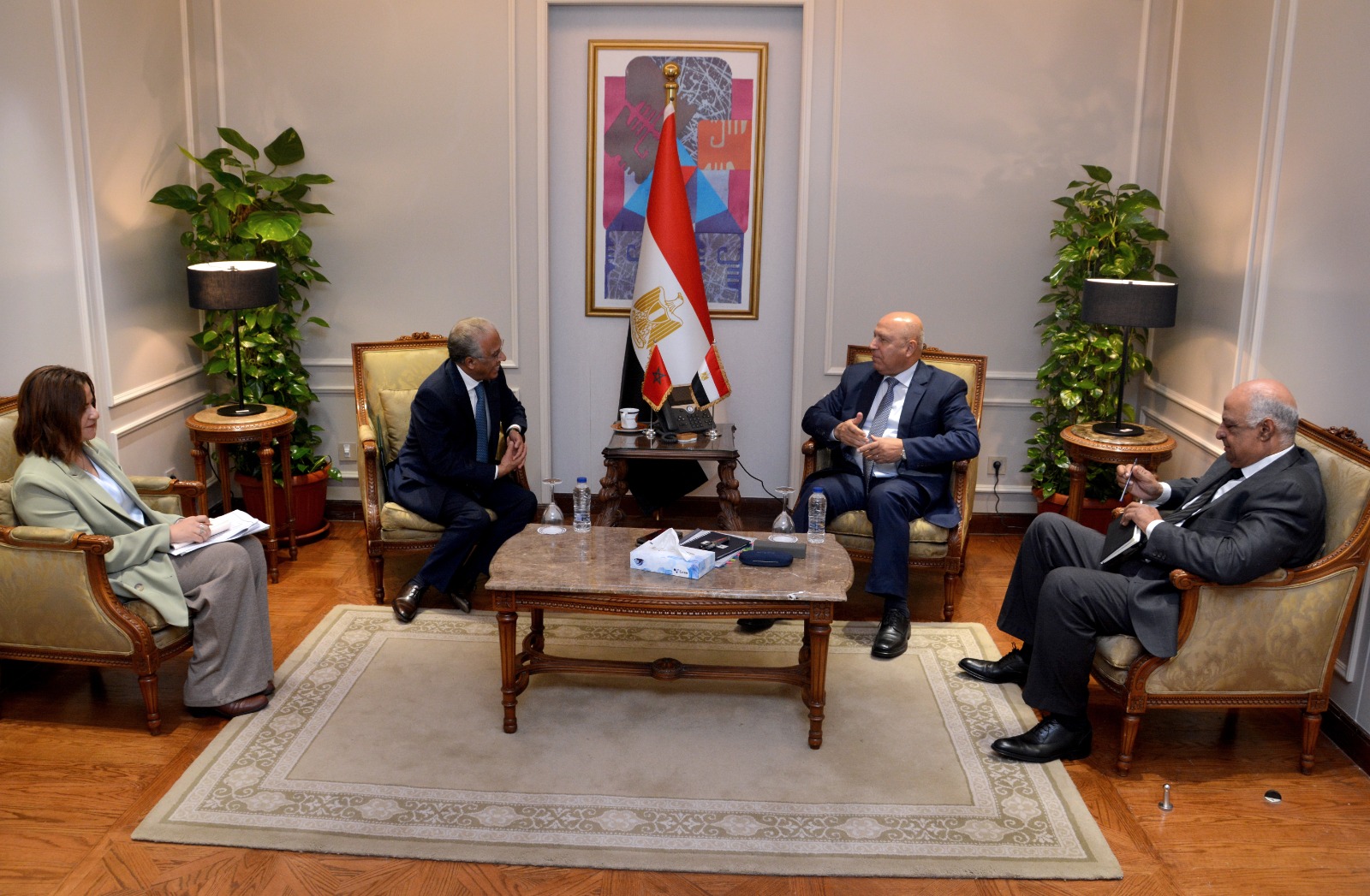 وزير الصناعة والنقل يلتقي سفير المغرب