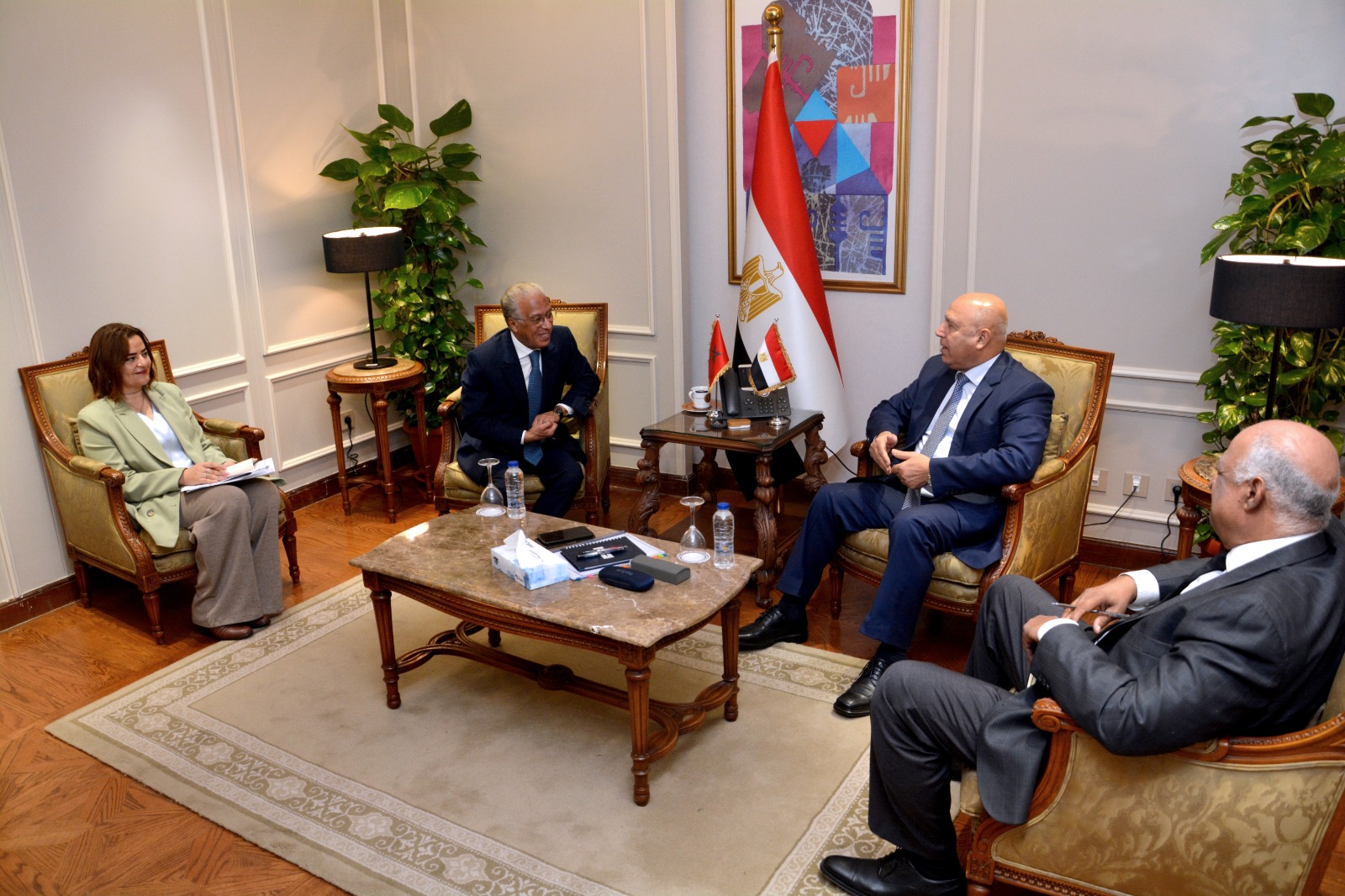 وزير الصناعة والنقل يلتقي سفير المغرب