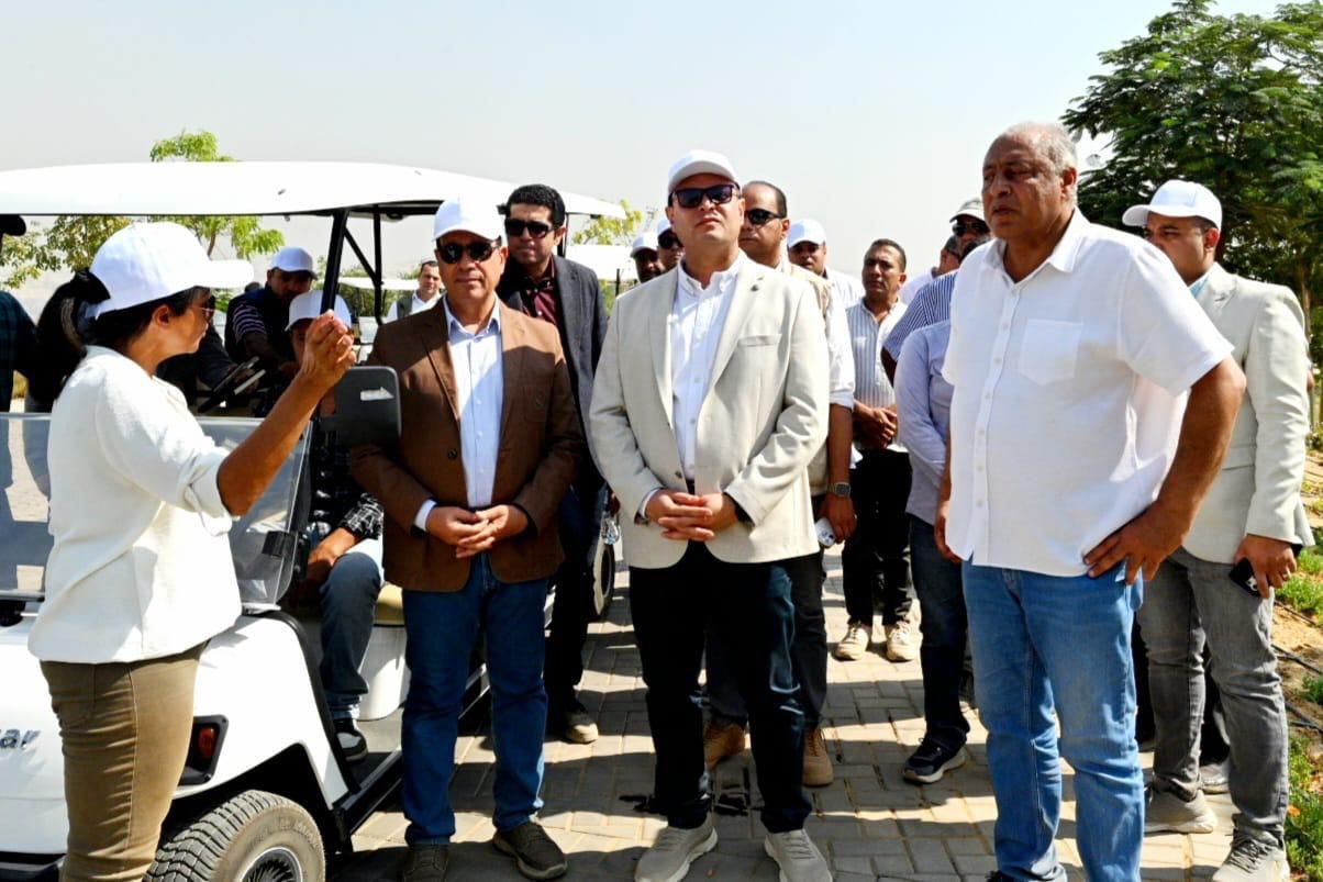 وزير الإسكان يتفقد مكونات مشروع حدائق تلال الفسطاط