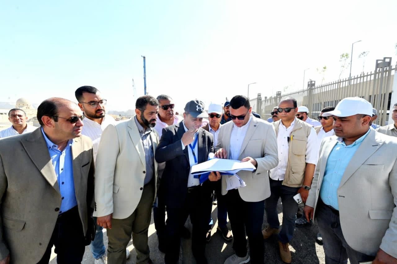 وزير الإسكان يتفقد مكونات مشروع حدائق تلال الفسطاط