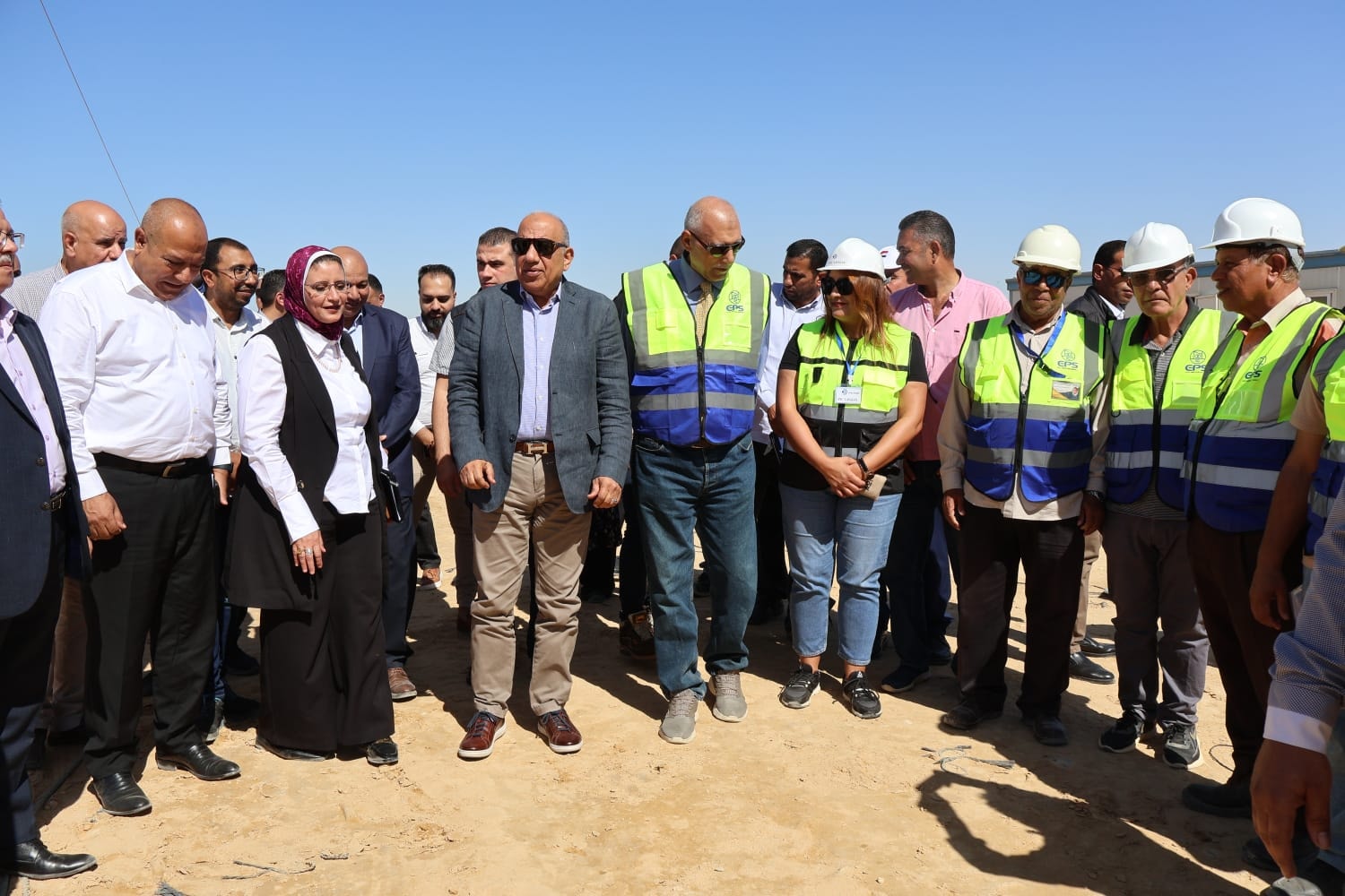 وزير الكهرباء يتفقد إنهاء أعمال أبراج عبور قناة السويس على خط الربط السعودى