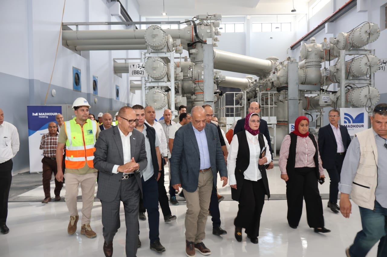 وزير الكهرباء يتفقد محطة محولات عيون موسى