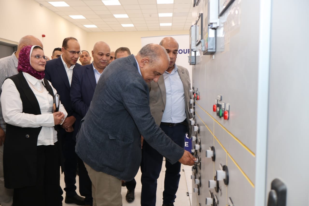 وزير الكهرباء يتفقد محطة محولات عيون موسى