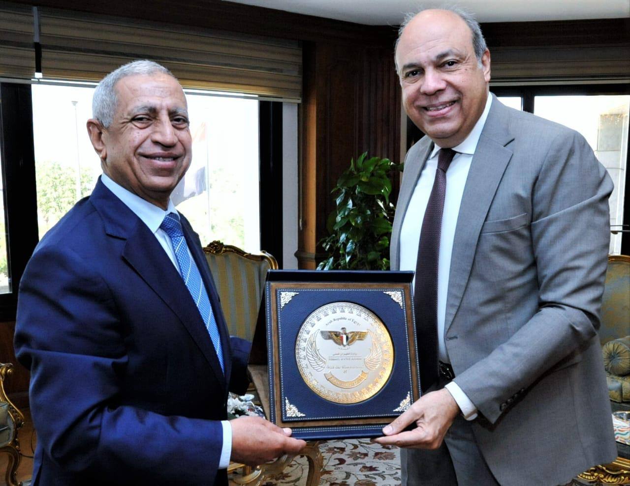 وزير الطيران يلتقي رئيس الأكاديمية العربية للعلوم والتكنولوجيا والنقل البحري