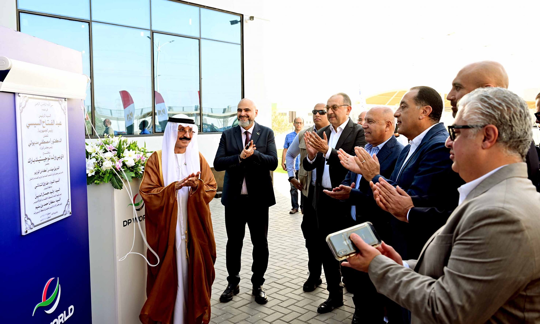 رئيس الوزراء يفتتح مستودع موانئ دبي العالمية