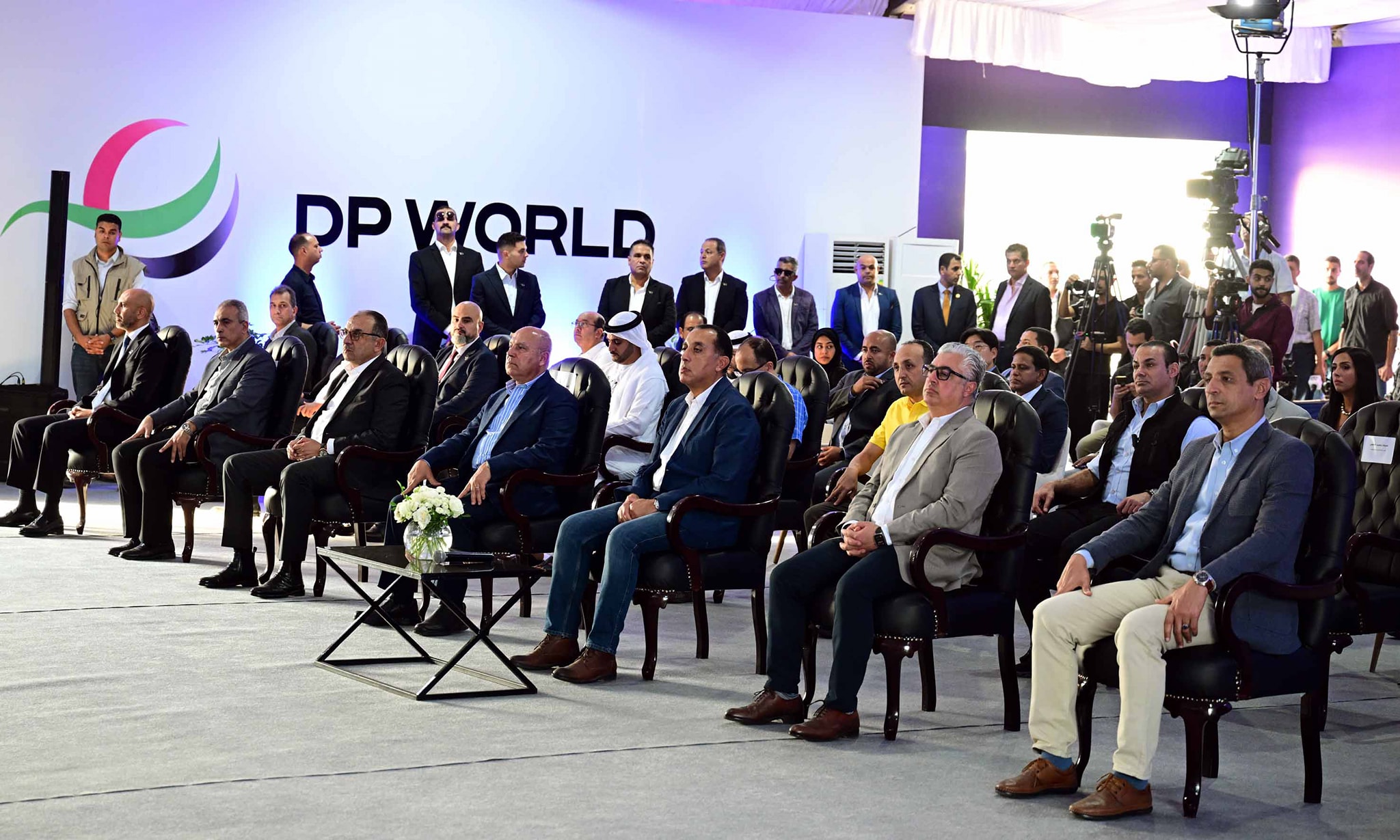 رئيس الوزراء يفتتح مستودع موانئ دبي العالمية