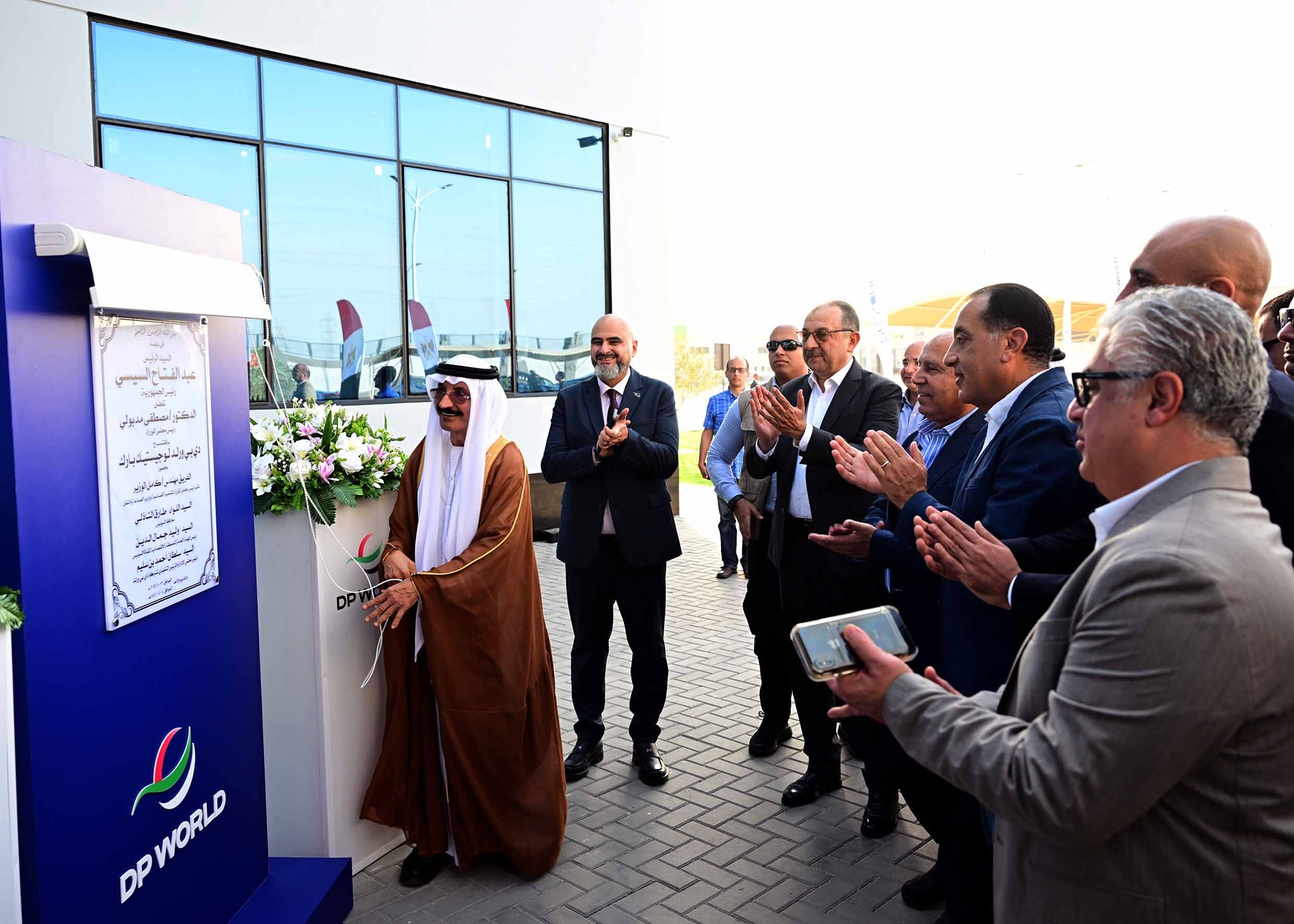 رئيس الوزراء يفتتح مستودع موانئ دبي العالمية