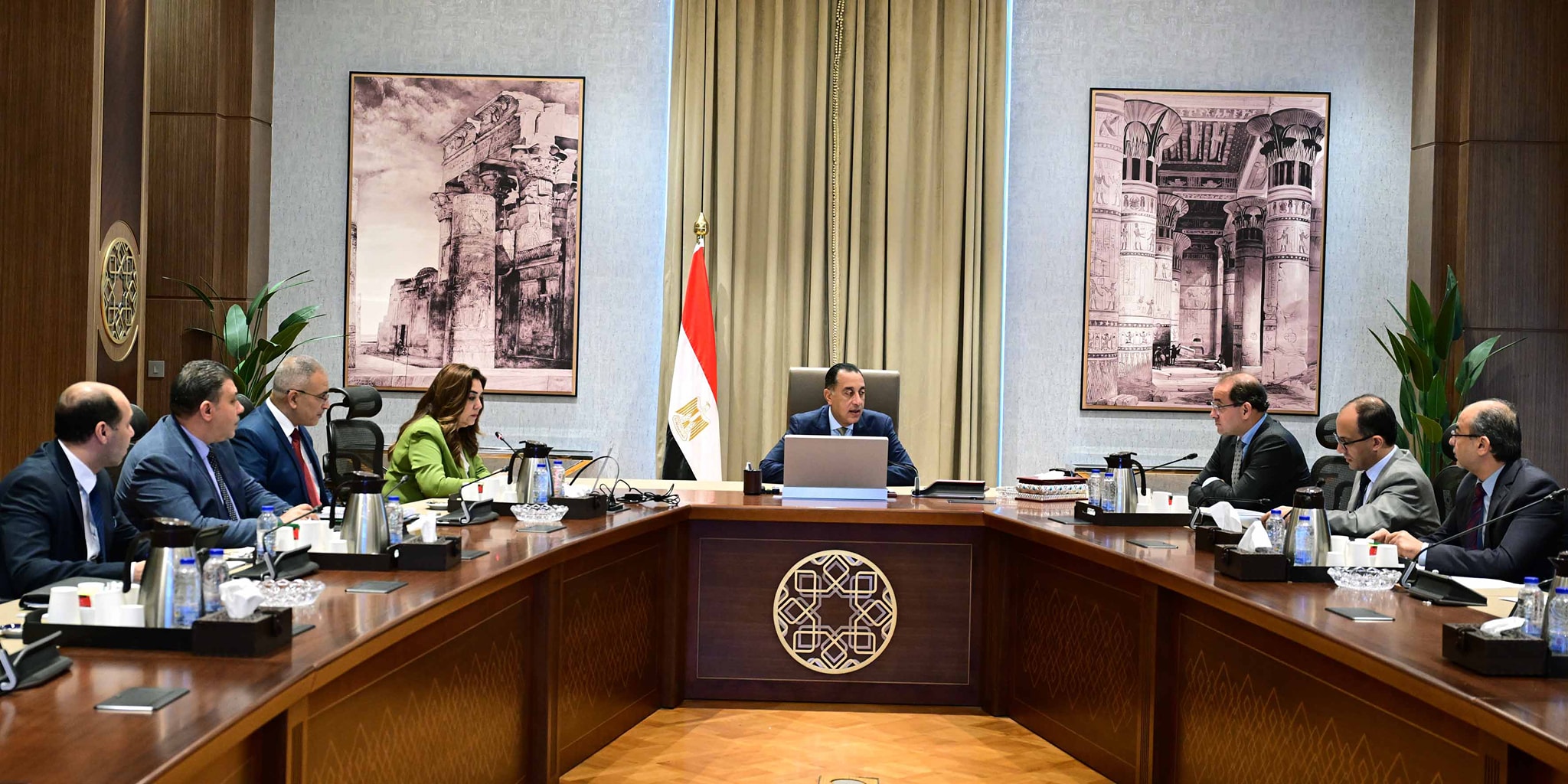 مدبولي يتابع عددا من الملفات المشتركة بين التنمية المحلية والمالية