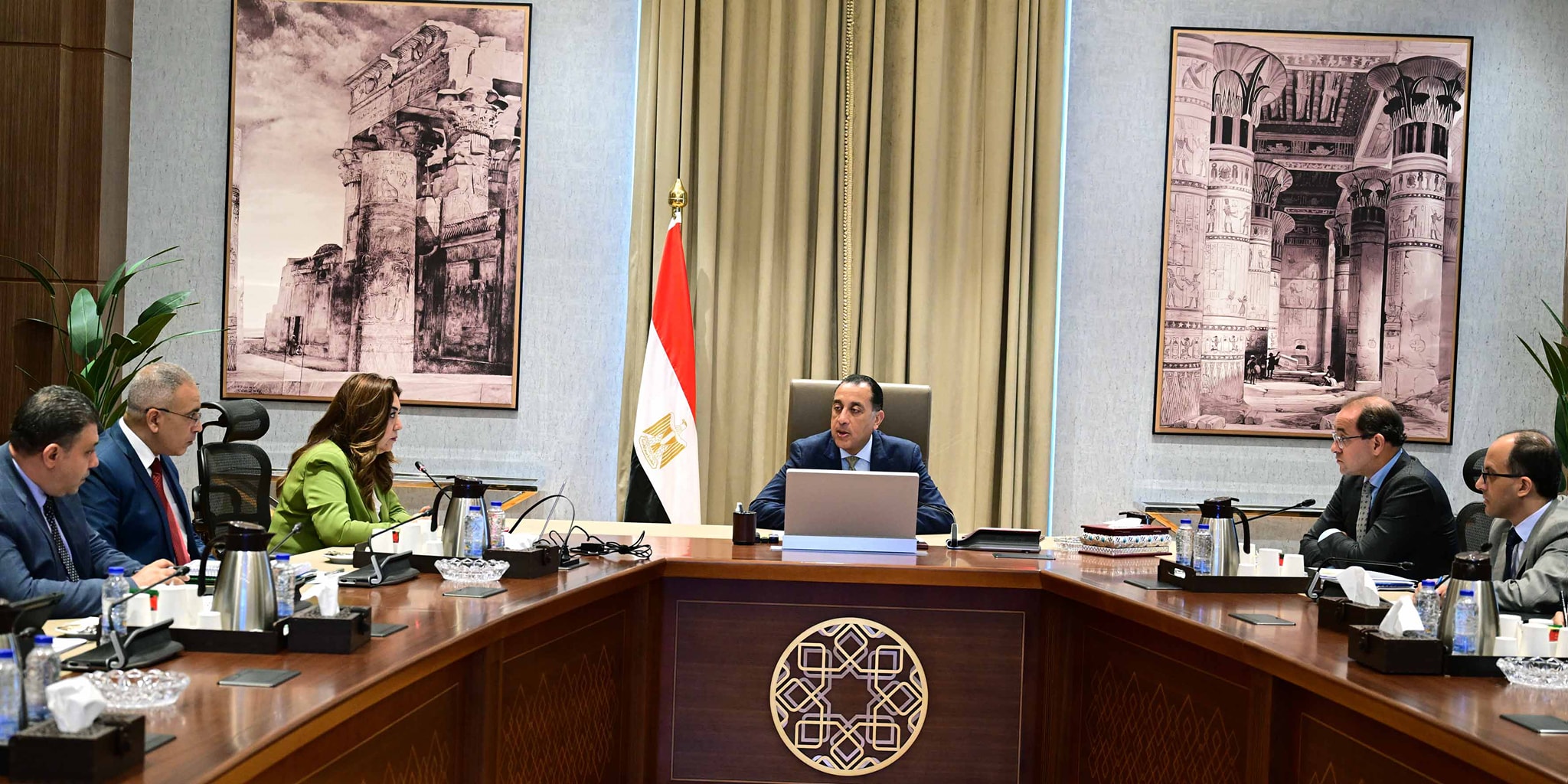 مدبولي يتابع عددا من الملفات المشتركة بين التنمية المحلية والمالية