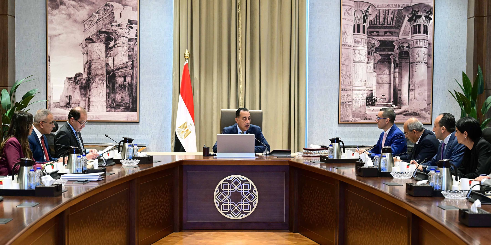 مدبولي في اجتماع مع عدد من مسئولي وزارتي المالية والاستثمار