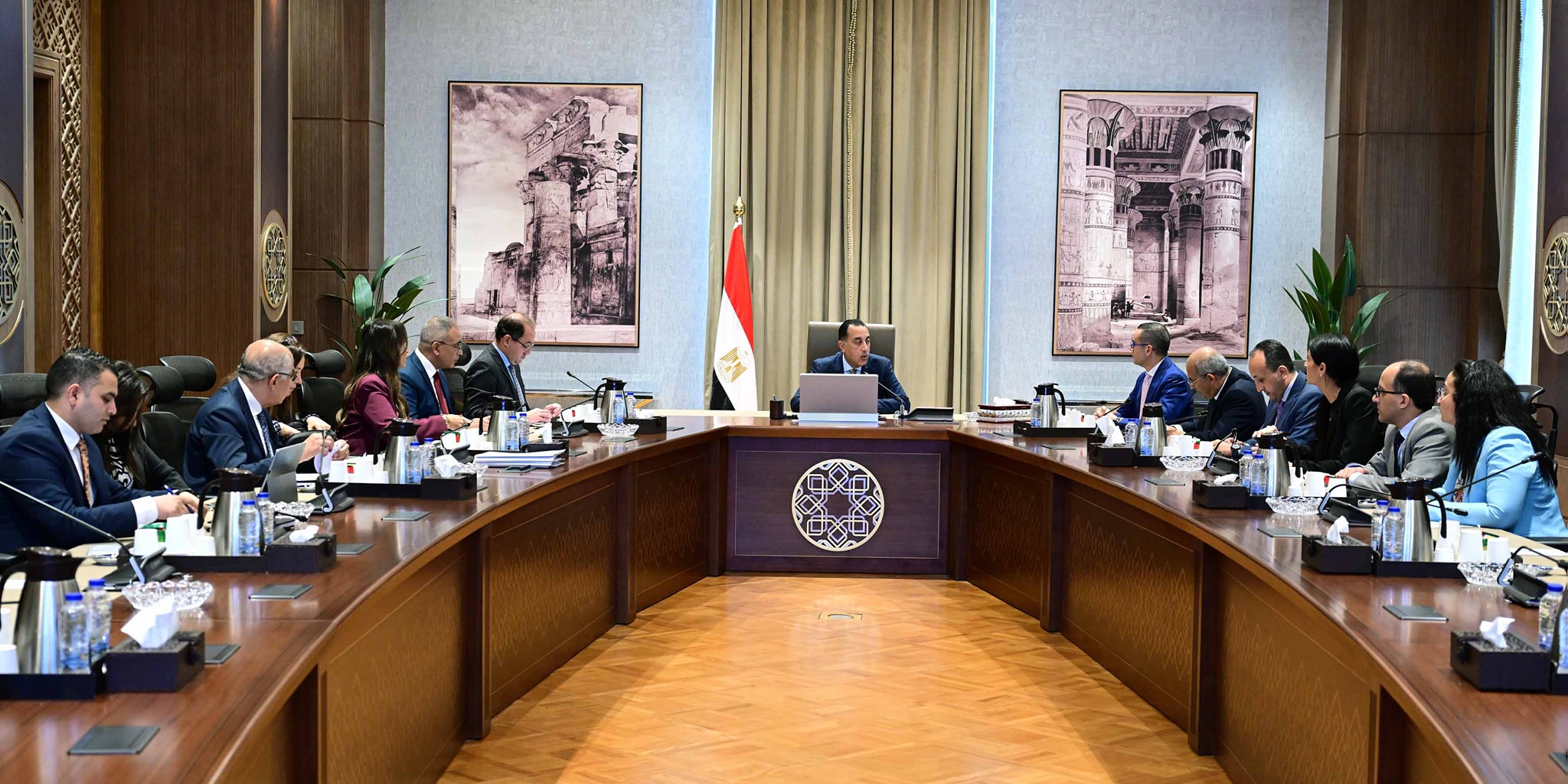 مدبولي في اجتماع مع عدد من مسئولي وزارتي المالية والاستثمار