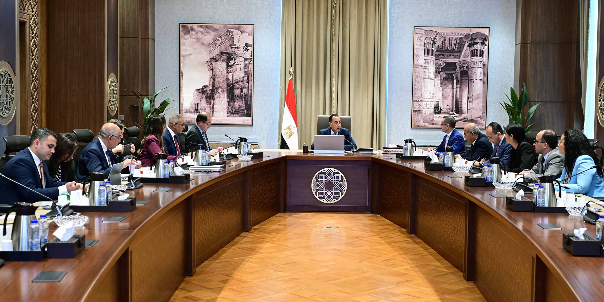 مدبولي في اجتماع مع عدد من مسئولي وزارتي المالية والاستثمار