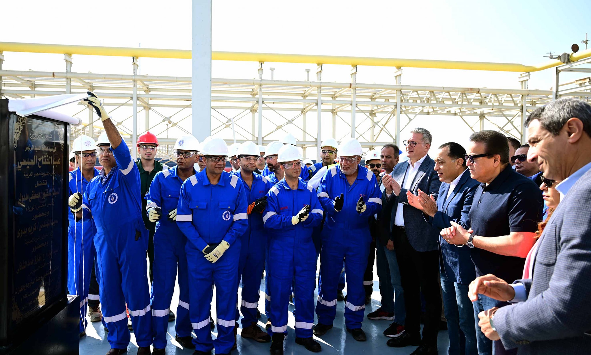 رئيس الوزراء يفتتح مشروع استرجاع الغازات بشركة النصر للبترول