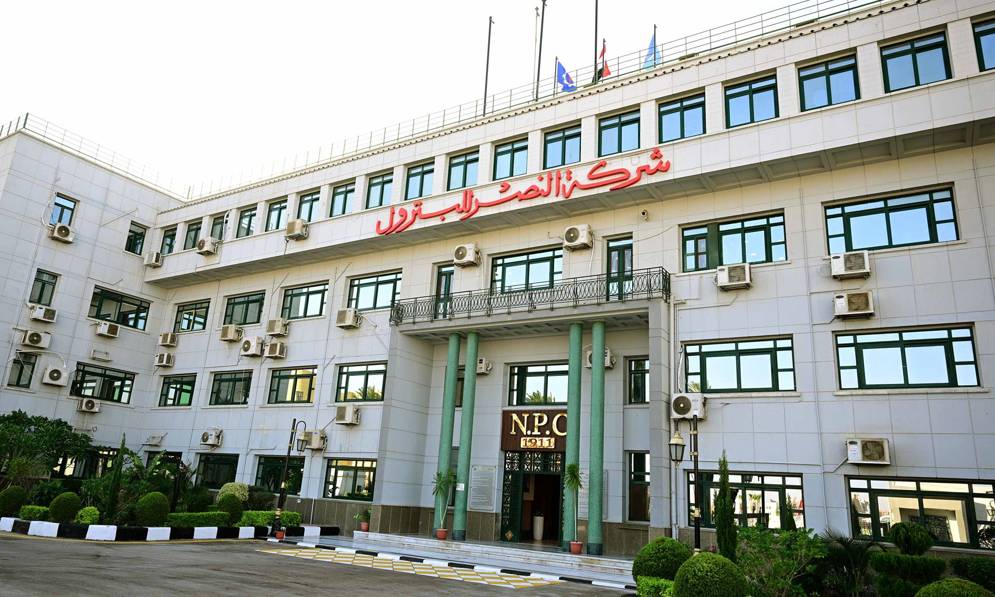 رئيس الوزراء يفتتح مشروع استرجاع الغازات بشركة النصر للبترول