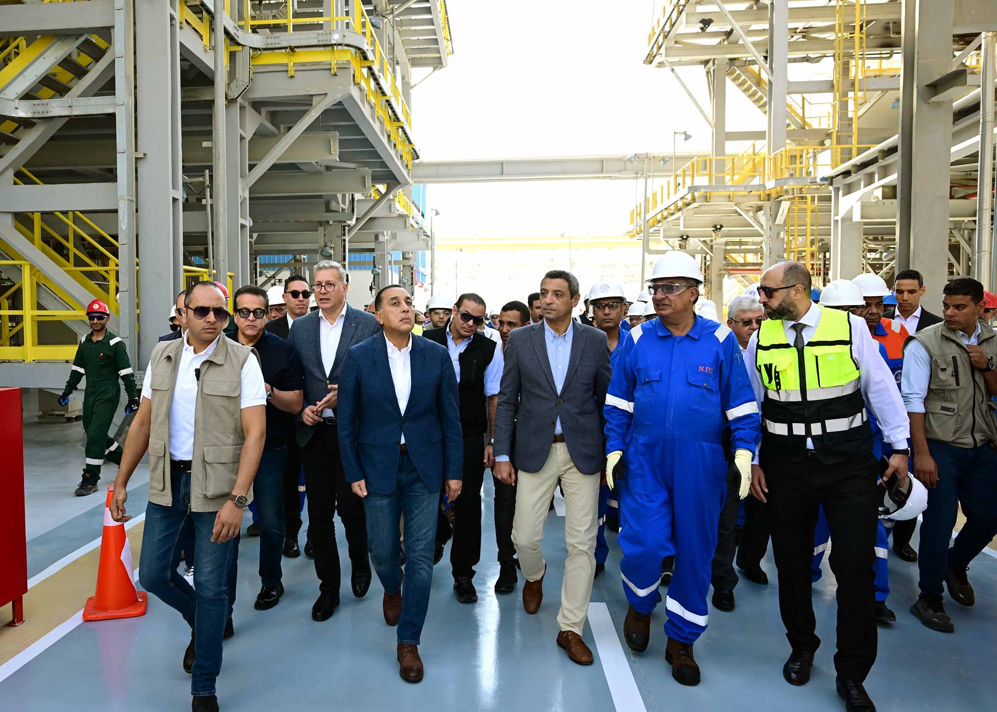 رئيس الوزراء يفتتح مشروع استرجاع الغازات بشركة النصر للبترول