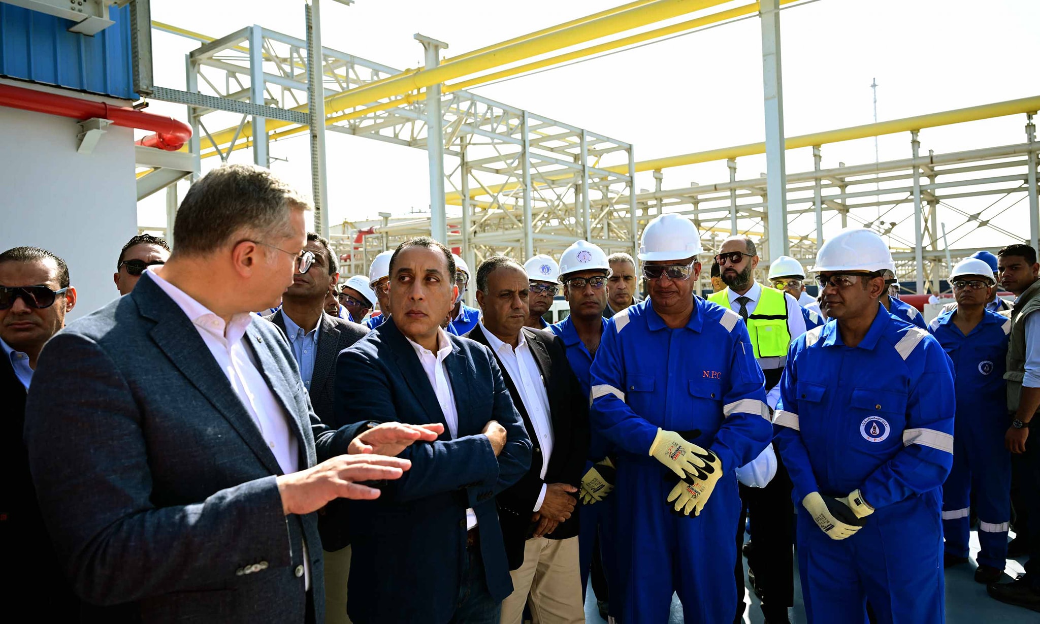 رئيس الوزراء يفتتح مشروع استرجاع الغازات بشركة النصر للبترول