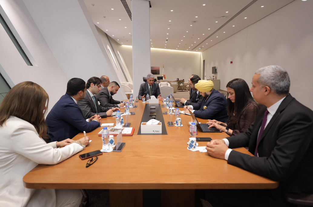 وزير السياحة يلتقي مسئولي مدرسة لوزان للفندقة