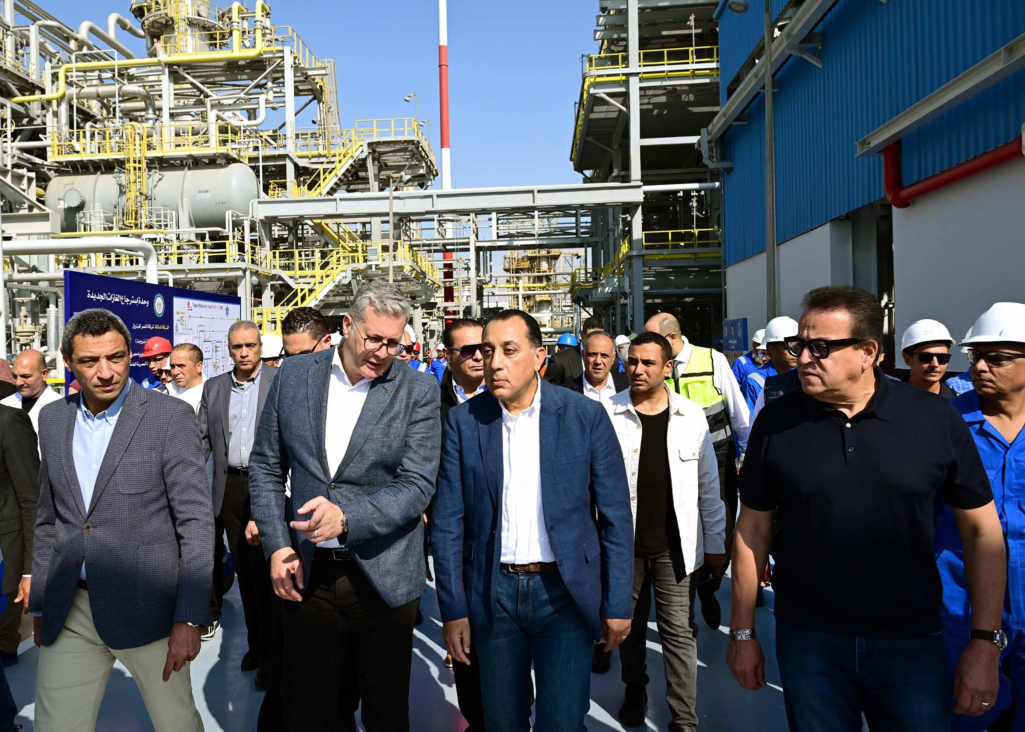 رئيس الوزراء يفتتح مشروع استرجاع الغازات بشركة النصر للبترول