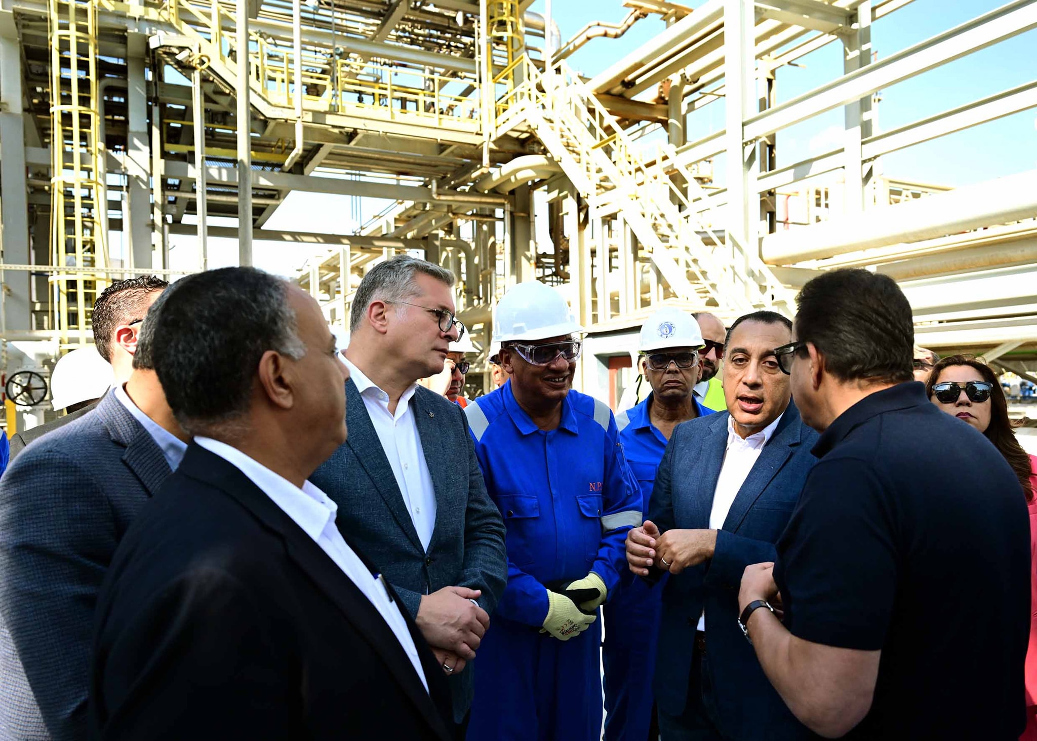 رئيس الوزراء يفتتح مشروع استرجاع الغازات بشركة النصر للبترول