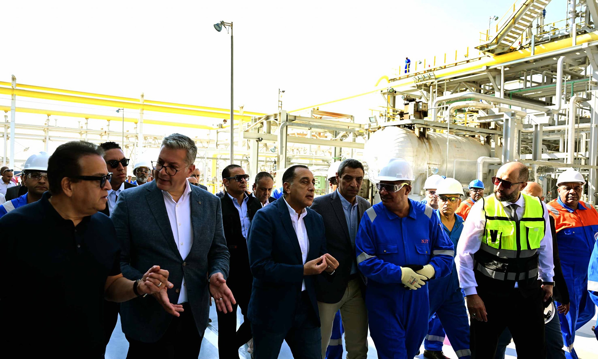 رئيس الوزراء يفتتح مشروع استرجاع الغازات بشركة النصر للبترول