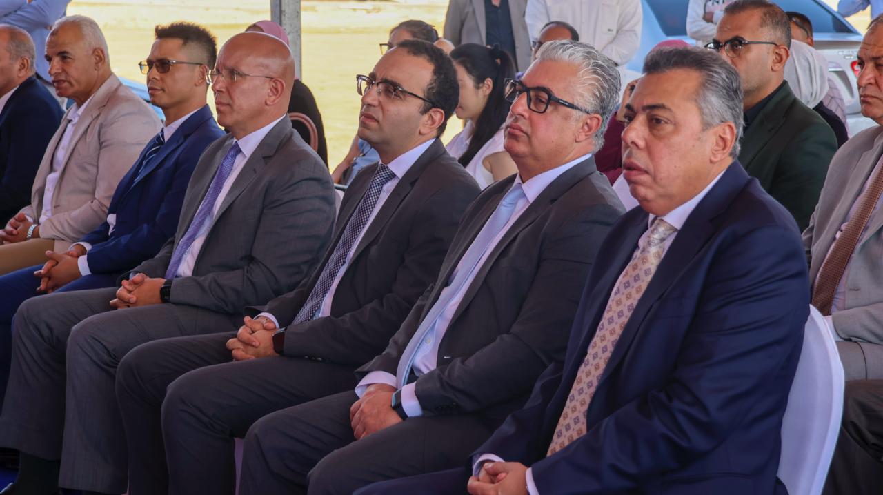 وضع حجر أساس مشروعي توب نيو للملابس الجاهزة وتوب كريديت للمنسوجات