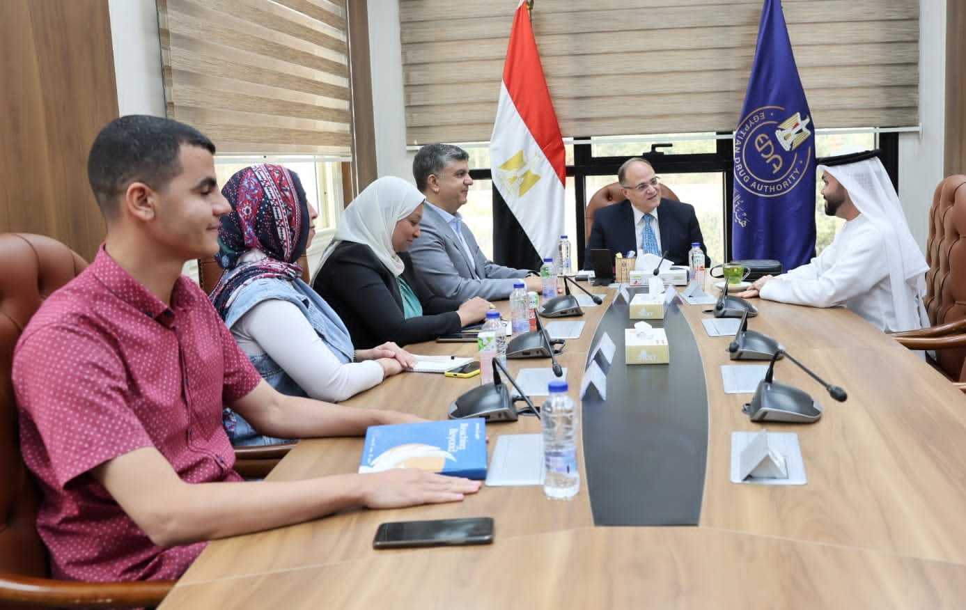 رئيس هيئة الدواء المصرية مع رئيس مجلس إدارة شركة وقاية