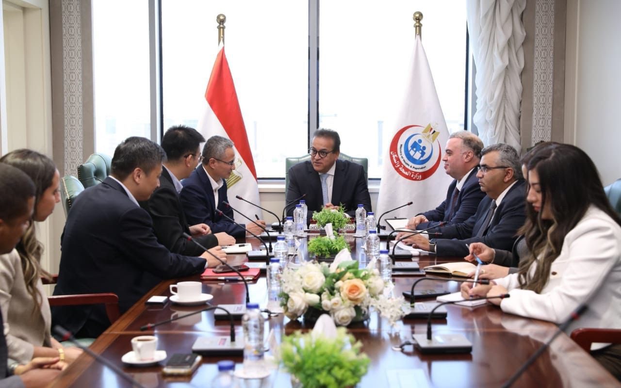 وزير الصحة يجتمع مع ممثلي شركة هيك فيچن