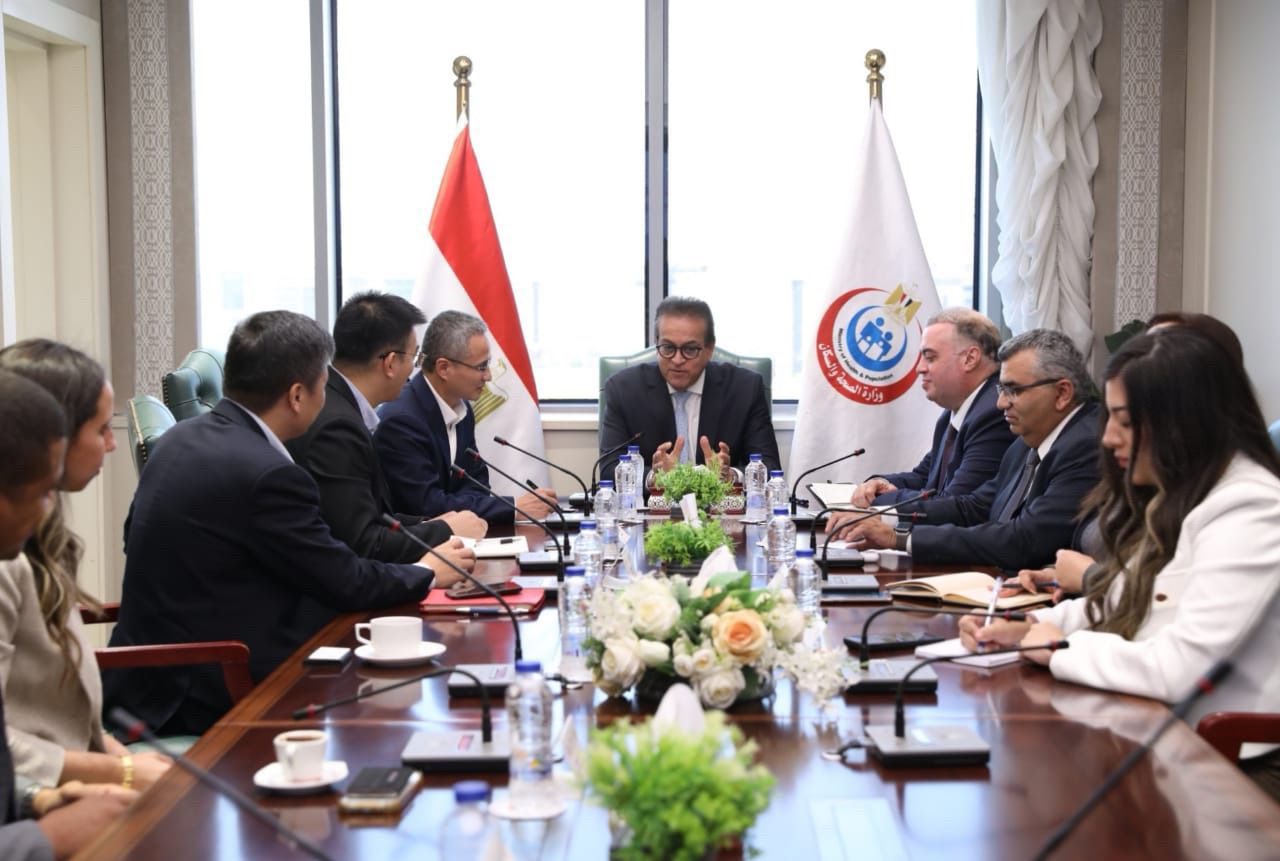 وزير الصحة يجتمع مع ممثلي شركة هيك فيچن